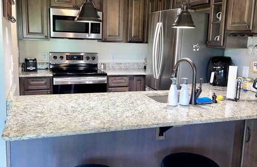 Table Rock Condo | Beautiful Branson Pointe Royale One Bedroom King + Queen Sleeper Sofa