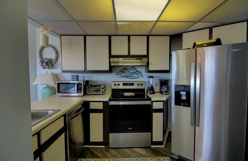 McCutcheon Field Condo | Beautiful condo with personal balcony in our oceanfront complex .