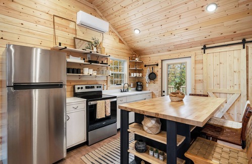 Celina Cabin | Beautiful cabin just seconds from Dale Hollow Lake!
