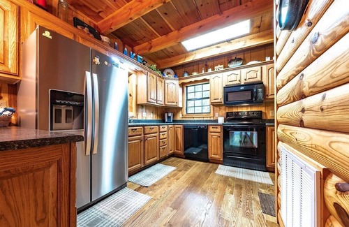 Cub Run Cabin | Beautiful Cabin with Hot Tub 🛁 on Nolin Lake 🌊 Mammoth Caves 🌲 W/Fireplace 🔥