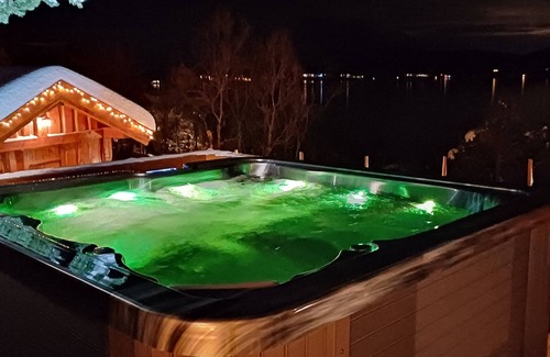 Knapplund Cabin | Beautiful cabin with sauna & Jacuzzi with wonderful view in idyllic Malangen