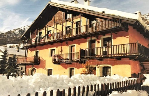 Borgata Sestriere Ski Chalet | Beautiful chalet with garden and fireplace 10px, on the ski slopes