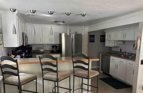 Lake of the Ozarks Ski Chalet | Beautiful chalet with lake access and close to entertainment! Bring the family!