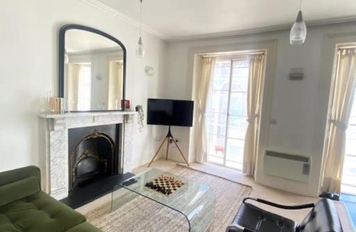 Exeter Apartment | Beautiful City Centre Flat with Free Parking