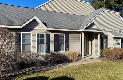Saratoga Springs Condo | BEAUTIFUL CONDOMINIUM AVAILABLE FOR THE 2025 BELMONT STAKES FESTIVAL.