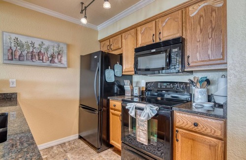 Indian Point Condo | Beautiful Condo: Celebrate holidays in Branson, 1 mi to SDC, awesome Lake Views,