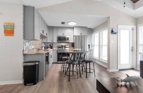 Pensacola Beach Condo | 🌅Beautiful Condo-Steps From Gulf-2BR/2BA-Sleep 6-LaBahia 224🌅