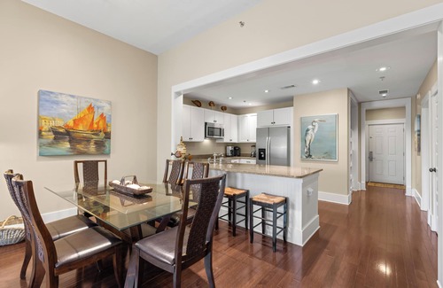 Santa Rosa Beach Condo | BEAUTIFUL CONDO ON 30A FOR 6, ONLY 1 BLOCK TO PRIVATE BEACH ACCESS! POOLS & LAKE