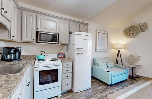 Hatteras Condo | Beautiful Condo w/Central AC, Ocean View, Shared Pool, & Free WiFi