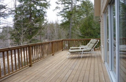 Eidelweiss Village House | Beautiful contemporary cape home in lakefront White Mountains community