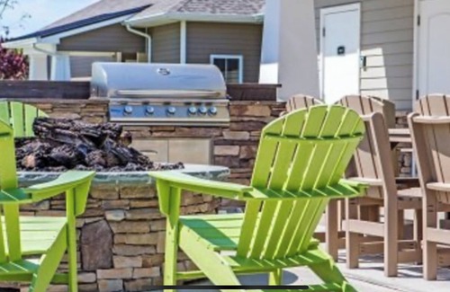 Yaphank Apartment | Beautiful & Convenient B&B Location with Airport Pick up & Drop Off!.