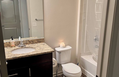 Yaphank Apartment | Beautiful & Convenient B&B Location with Airport Pick up & Drop Off!.