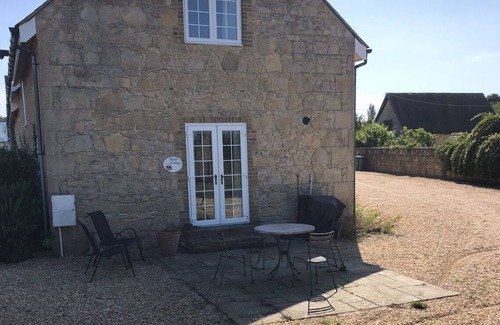 Newport Cottage | Beautiful converted 17th century stone stable in the heart of the Isle of Wight