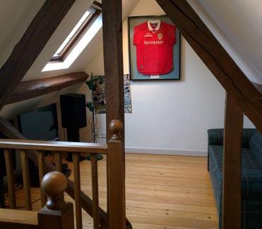 Lechlade House | Beautiful Cotswold Farmhouse set in 50 acres