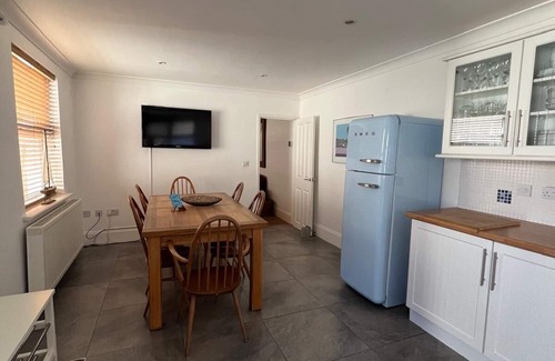 Swanage House | Beautiful Cottage in the heart of Swanage with parking