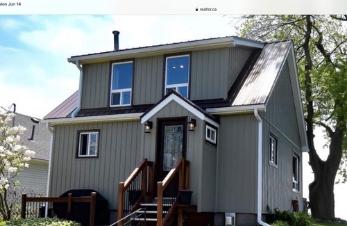 Lowbanks Cottage | Beautiful Cottage Retreat Located On Lake Erie