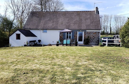 Gavray Cottage | Beautiful country Cottage nLa Croix Douillet perfect for couples and families.
