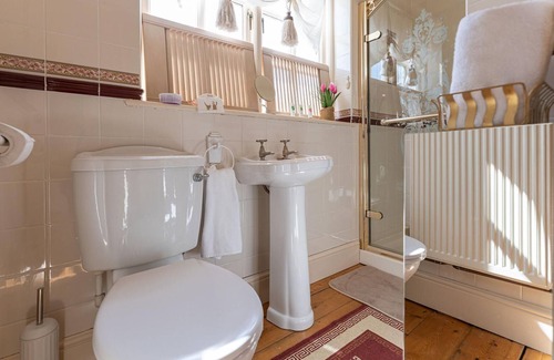 Pattingham House | Beautiful Country Cottage for up to 8 people - Great Staycation Location