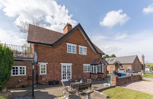 Pattingham Cottage | Beautiful Country Cottage