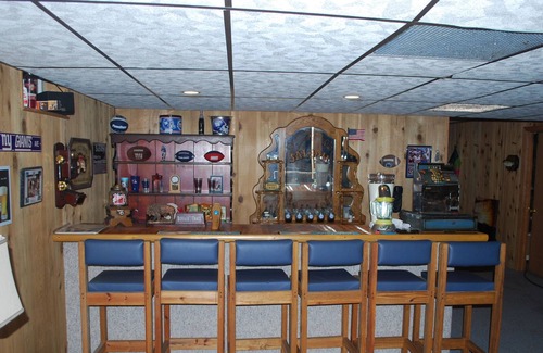 White Mills House | Beautiful Country Home Secluded On 8 Acres-Private Setting