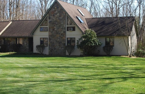 White Mills House | Beautiful Country Home Secluded On 8 Acres-Private Setting