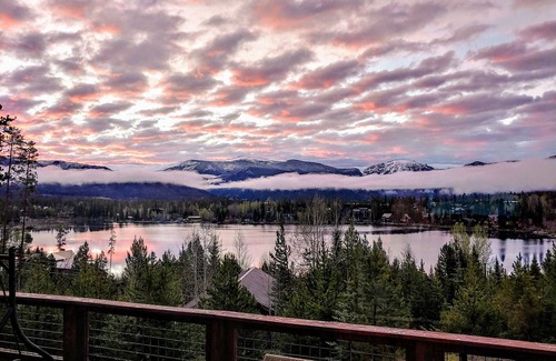 Grand Lake Cabin | Beautiful Cozy Cabin with 180 Degree Breathtaking Lake and Mountain Views!