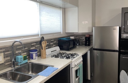 Gardena Apartment | Beautiful & Cozy LOfT/SpaceX, Beaches.