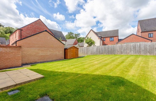 Upton House | Beautiful Detached House Free Parking SmartTVs Fast Wifi Office