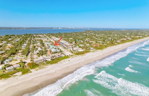 Melbourne Beach Apartment | Beautiful downtown Melbourne Beach renovated apartment one block from the beach!