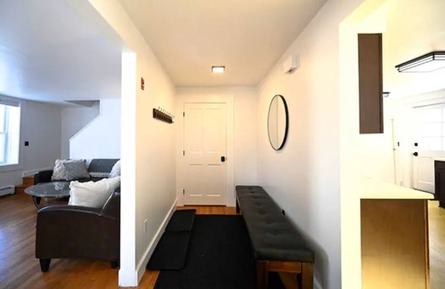Eastern Vermont House | Beautiful Downtown 3 Bedroom 1 & 1/2 Bath/High Speed Internet/Cable/Desk