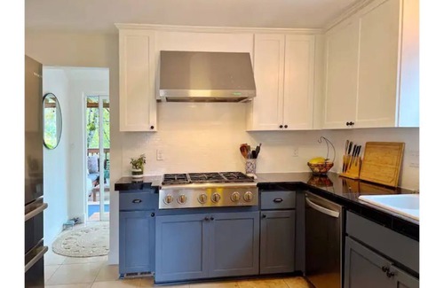 Northwest Vancouver House | Beautiful DT home on 1/2 acre