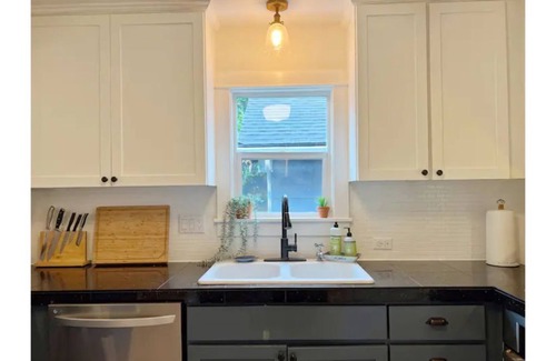 Northwest Vancouver House | Beautiful DT home on 1/2 acre