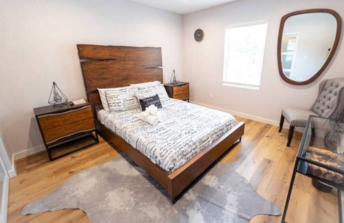 North Hollywood House | BEAUTIFUL ELEGANT 3-BEDROOM HOME JUST BUILT IN 2021 (p35)
