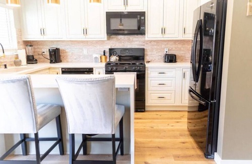 North Hollywood House | BEAUTIFUL ELEGANT 3-BEDROOM HOME JUST BUILT IN 2021 (p35)