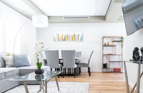 North Hollywood House | BEAUTIFUL ELEGANT 3-BEDROOM HOME JUST BUILT IN 2021 (p35)