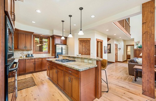 Tamarack House | Beautiful Estate Home|Gas Fireplace|Outdoor BBQ