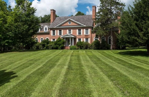 Old Chatham House | BEAUTIFUL ESTATE: POOL, POND, ARCADE, GYM, TRAILS! REDUCED RATE FOR SMALL GROUPS