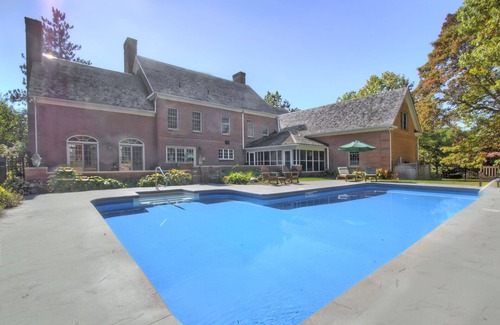 Old Chatham House | BEAUTIFUL ESTATE: POOL, POND, ARCADE, GYM, TRAILS! REDUCED RATE FOR SMALL GROUPS