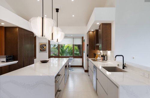 Kaupulehu Condo | Beautiful Fairway Villa 104A at Hualalai w/Resort Pool, AC & Two Golf Carts