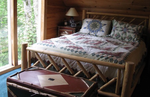 Liberty Cabin | Beautiful, Family Friendly Lakeside Cabin in the Woods