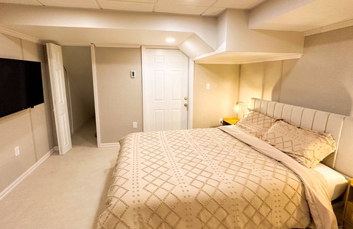 Woodville Apartment | Beautiful family getaway, walking distance to markets, 35 min drive to Boston