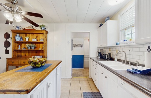 Kingsland House | Beautiful Family House w/WiFi, Central AC, Washer/Dryer & Shared Boat Launch