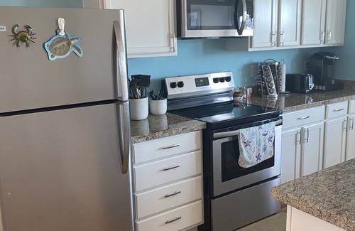 Surfside Beach House | Beautiful Family Friendly House within walking distance to beach