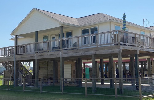 Surfside Beach House | Beautiful Family Friendly House within walking distance to beach