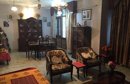 Kharera Apartment | Beautiful flat in Hauz Khas close to important land marks in NewDelhi
