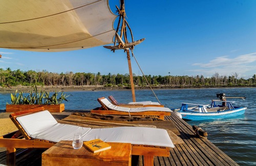 Guriu Village Boat Rental | Beautiful floating villa for kite surfers & ocean lovers!