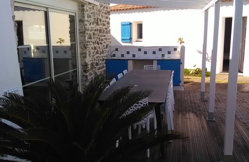 Noirmoutier-en-l'Ile Villa | Beautiful Noirmoutier house with swimming pool for 12-15 people.