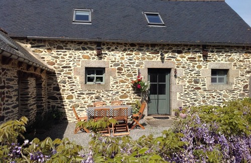 Saint-Martin-des-Pres Cottage | Beautiful cottage with private,heated pool and free internet access.