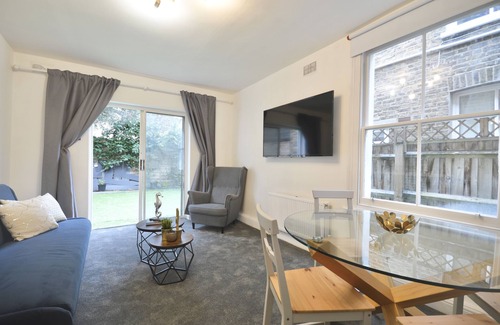 Sands End Apartment | Beautiful Garden Flat near Chelsea