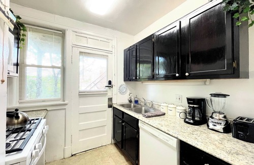 St. Louis Apartment | Beautiful Getaway In Central Saint Louis!